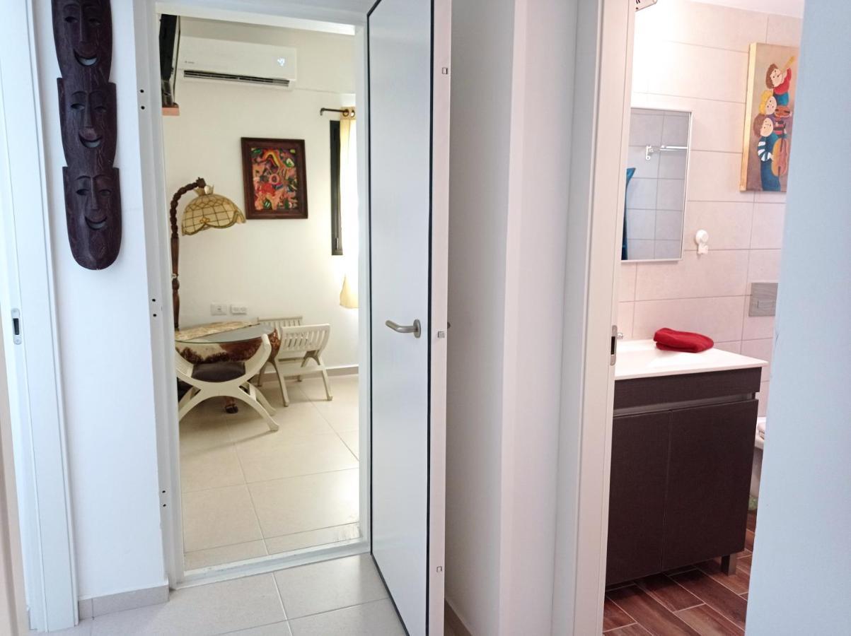 Апартаменти New! Great Location! Vibrant Downtown, Talpiot Market, Flea Market, Carmel Beach, Close To Everywhere Хайфа Екстер'єр фото